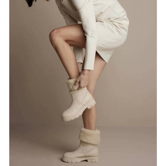 NEW SUMMUM teddy boots in ivory - Picture 2 of 3